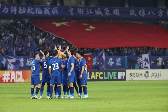 今日,该片曝光了一组剧照,在大银幕上素以“小清新 《我们恋爱吧》9月9日开机 讲述大学生青春选择 2009-09-10 徐子菲饰演女主角夏菲 夏侯琪誉饰演女二号轩轩 由北京文之星文化发展有限公司出品,以当代大学生为主人公的电影《我们恋爱吧》本月9号于北京开机,该片以青春喜剧的风格,讲述了五个大学生站在毕业的十 《我们恋爱吧》七夕上映 打造非典型性青春片 2010-07-27 以青春、爱情、音乐、励志为卖点的电影《我们恋爱吧》即将于8月16日,七夕情人节全国上映,片中,主人公们演绎的校园生活,充满活力的表情,散发着80、90后独有的青春印记,该片制片人介绍说:“《我们恋爱 《我们恋爱吧》曝精彩剧照 主打青春偶像励志牌 2010-03-30 《我们恋爱吧》近日悄然制作完成,这部由北京文之星文化发展有限公司独立投资摄制,袁家宝、徐子菲、王全有、单如等新老演员联袂主演的中国首部时尚青春音乐励志电影,融合了众多时下流行元素,《奋斗》式的青春牌 新片上映大盘票房暴涨 《最好的我们》仍居亚军 2019-06-15 6月14日,大盘票房暴涨至1.M电影观察室 | 网络观众并没有“更爱看网大”?