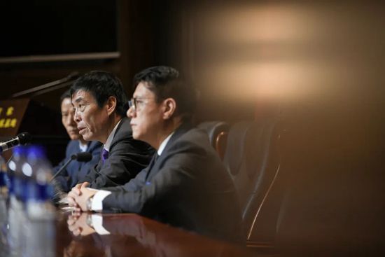 据悉，他在《沙丘2》中将扮演大反派费德-劳萨·哈科南一角。