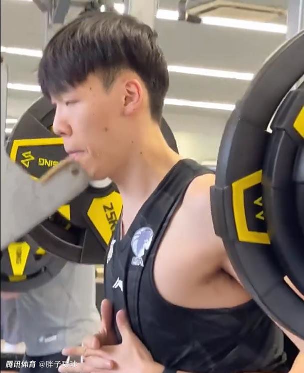 2023-05-11 蒋奇明，戏外不断被网友考古，关于其演技，以及形象气质，越来越多围绕他的话题出现。