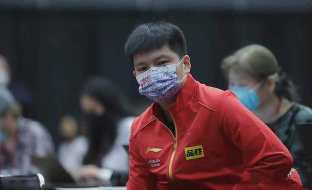 张托德就像高寒的另一面镜子，在利益面前选择独善其身，他说：“人的贪婪，已经把金融市场变成赌场”，而“万万不能作假”是其坚守的职业信念。